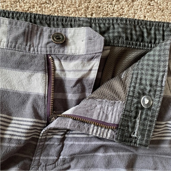 Lululemon Kahuna Shorts Golf Chino Gray Striped Mens 34 (Meas. 32W) - Picture 6 of 9